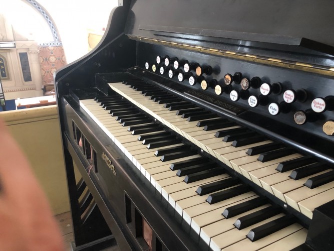 chces_hrat_pro_radost_naucit_se_hrat_na_harmonium_Milevsko